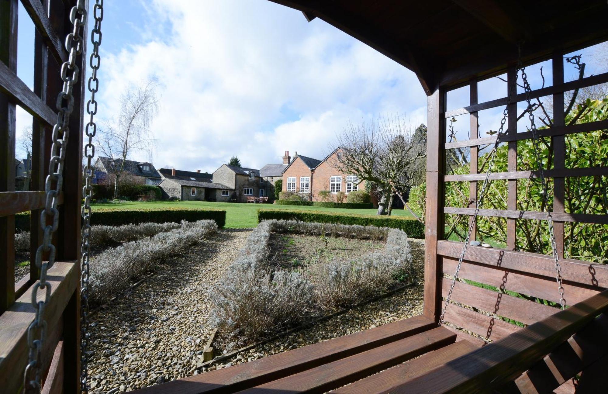 The Old School Bed & Breakfast Bicester Exterior photo
