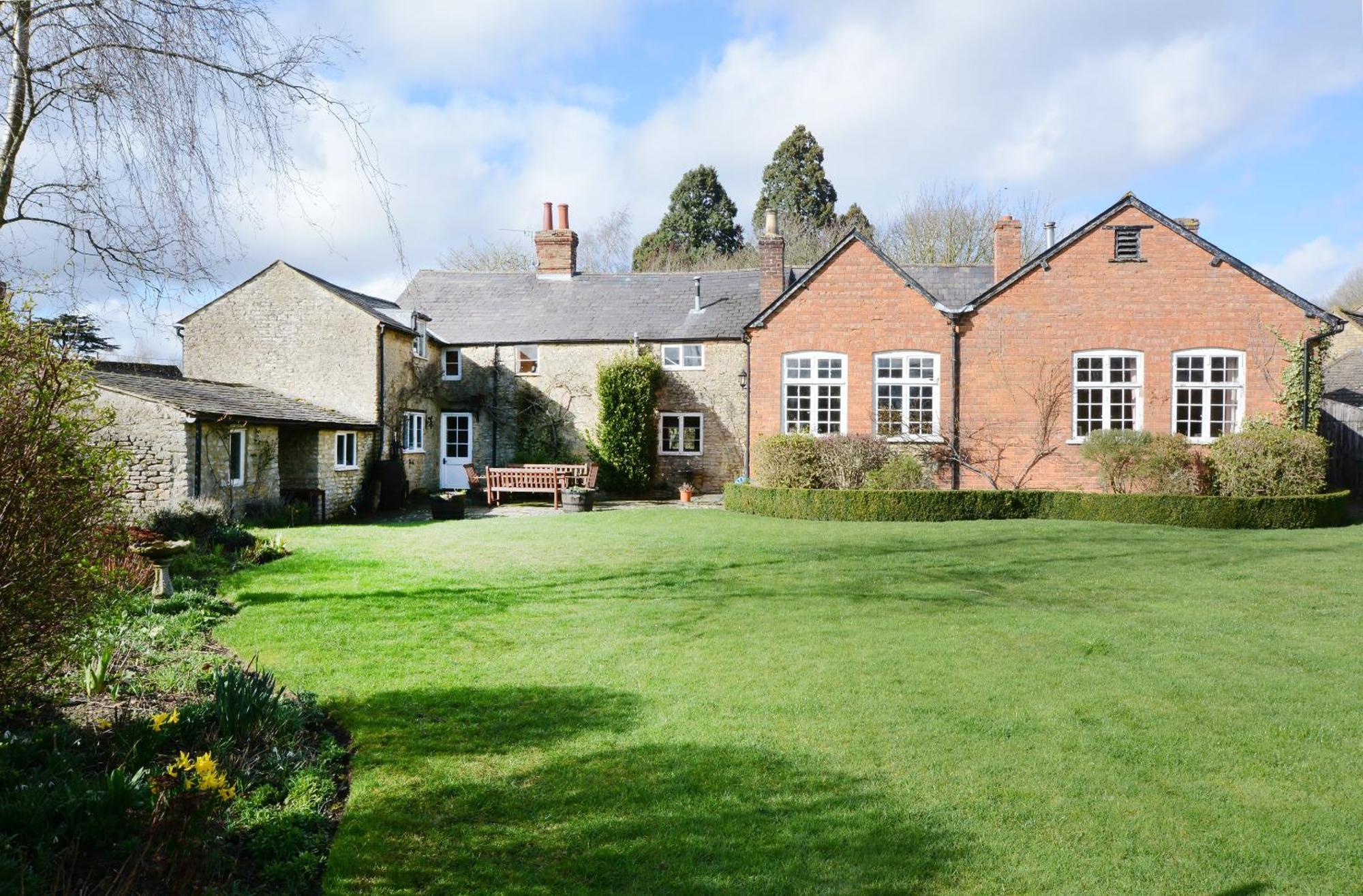The Old School Bed & Breakfast Bicester Exterior photo