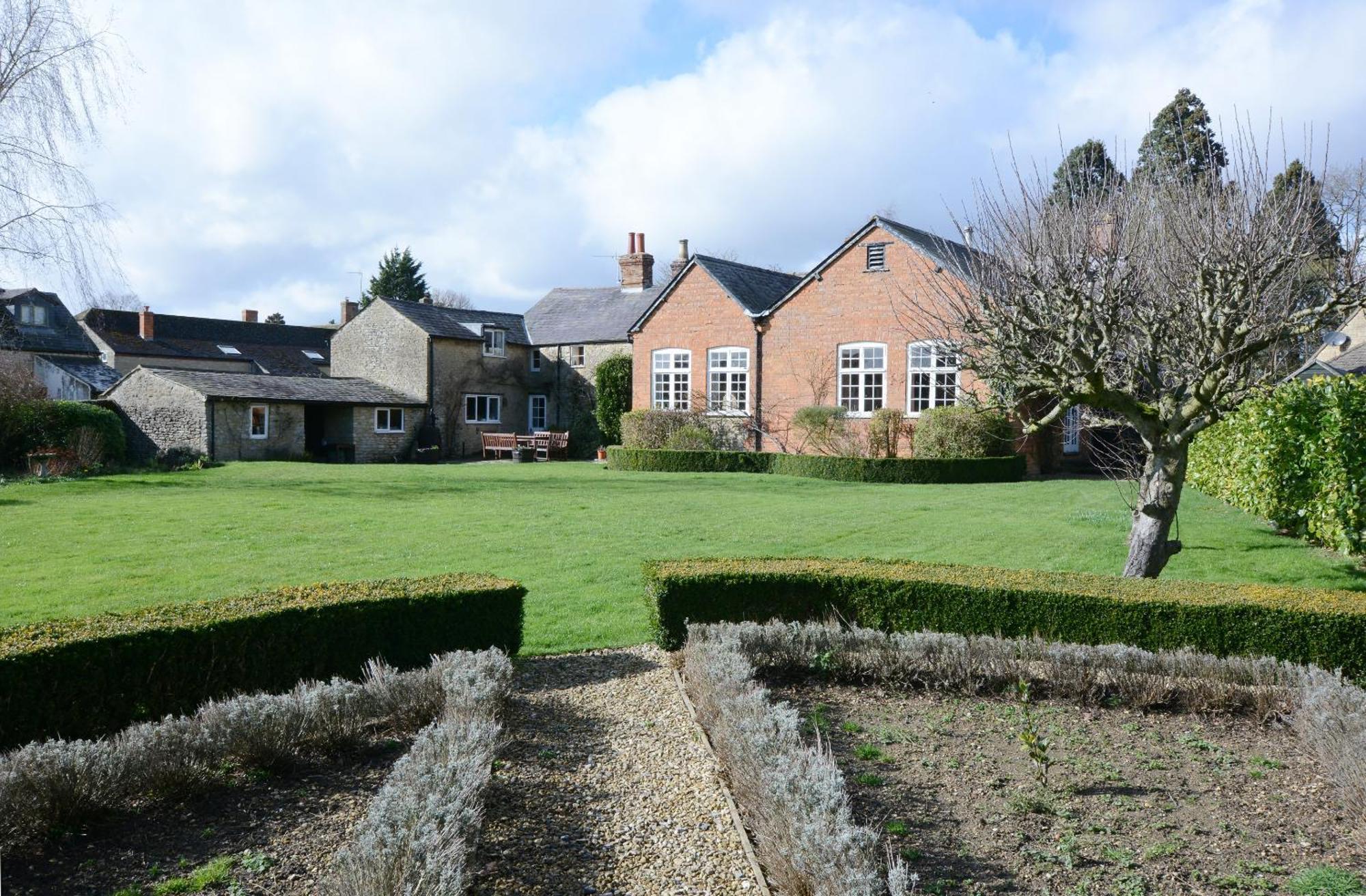 The Old School Bed & Breakfast Bicester Exterior photo